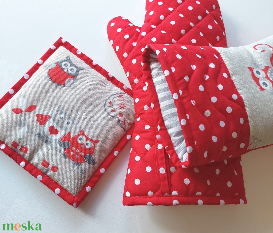 Edényfogó kesztyű baglyokkal karácsonyi pirosban - otthon & életmód - konyhafelszerelés, tálalás - konyhai textil - edényfogó & edényfedő - Meska.hu