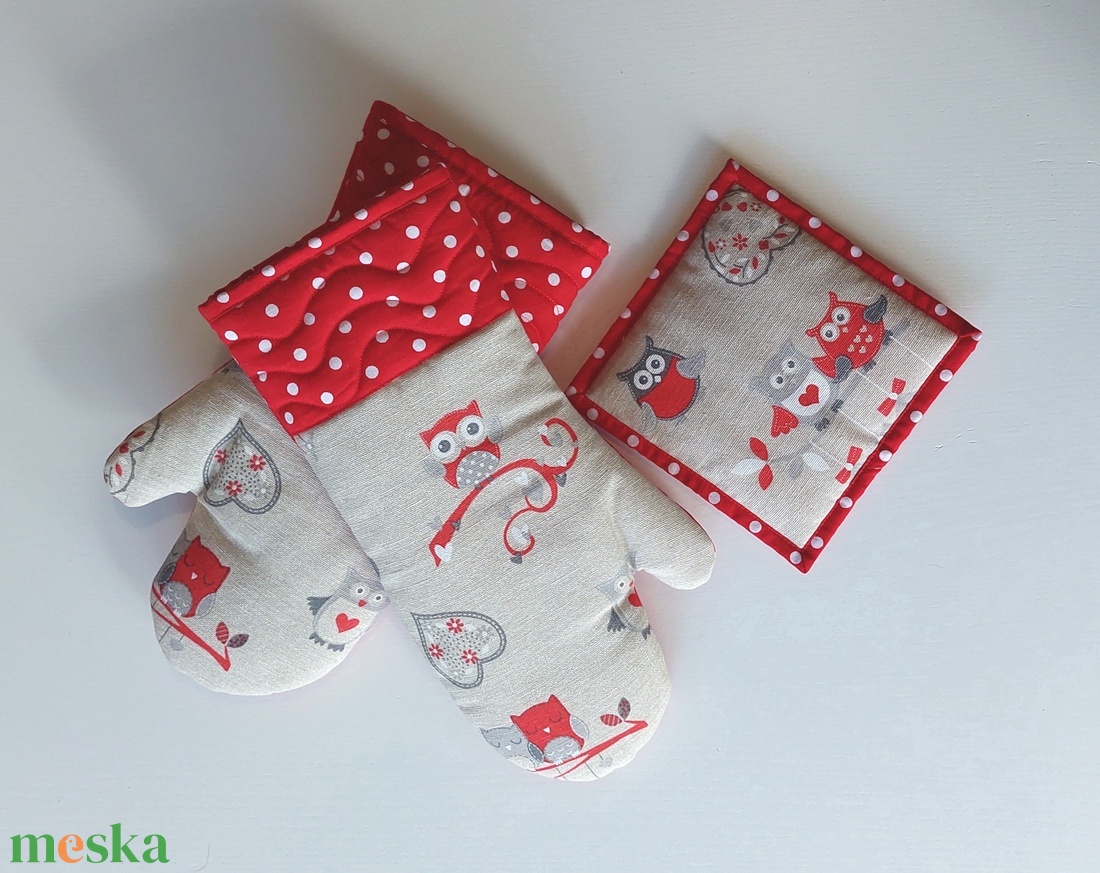 Edényfogó kesztyű baglyokkal karácsonyi pirosban - otthon & életmód - konyhafelszerelés, tálalás - konyhai textil - edényfogó & edényfedő - Meska.hu