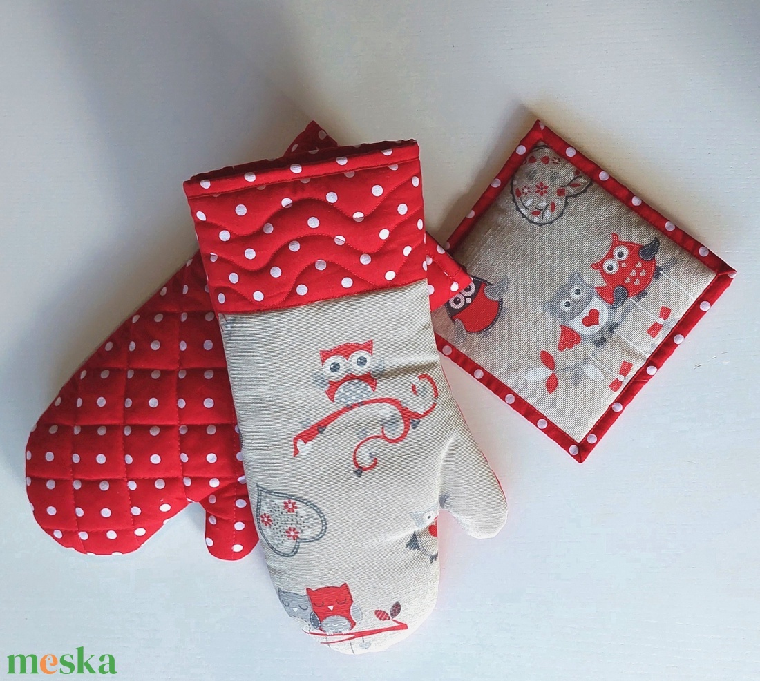 Edényfogó kesztyű baglyokkal karácsonyi pirosban - otthon & életmód - konyhafelszerelés, tálalás - konyhai textil - edényfogó & edényfedő - Meska.hu