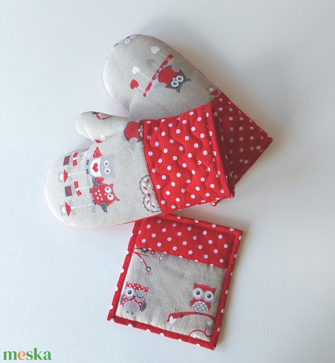 Edényfogó kesztyű baglyokkal karácsonyi pirosban - otthon & életmód - konyhafelszerelés, tálalás - konyhai textil - edényfogó & edényfedő - Meska.hu