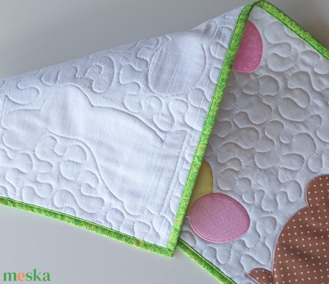 Tavaszi asztali futó rózsaszínű tojásokkal - otthon & életmód - konyhafelszerelés, tálalás - tálalás - terítő - Meska.hu