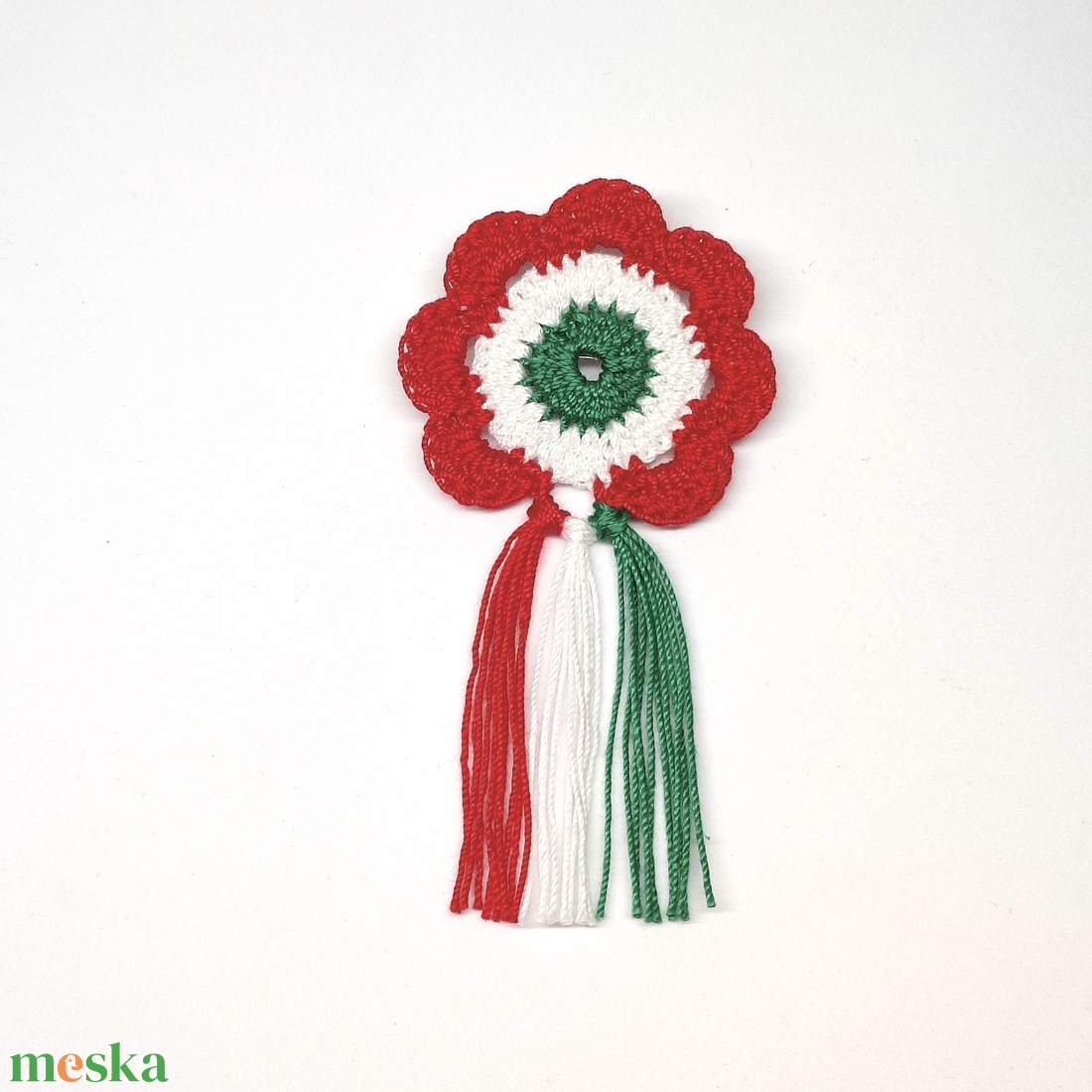 Horgolt kokárda - ékszer - kitűző és bross - kitűző - Meska.hu