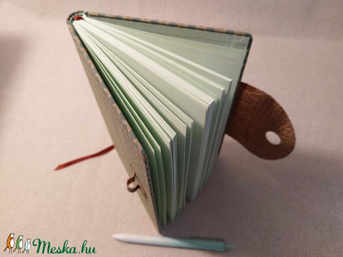 A/5 Pasztell zöld pöttyös, ponthálós napló - otthon & lakás - papír írószer - jegyzetfüzet & napló - Meska.hu