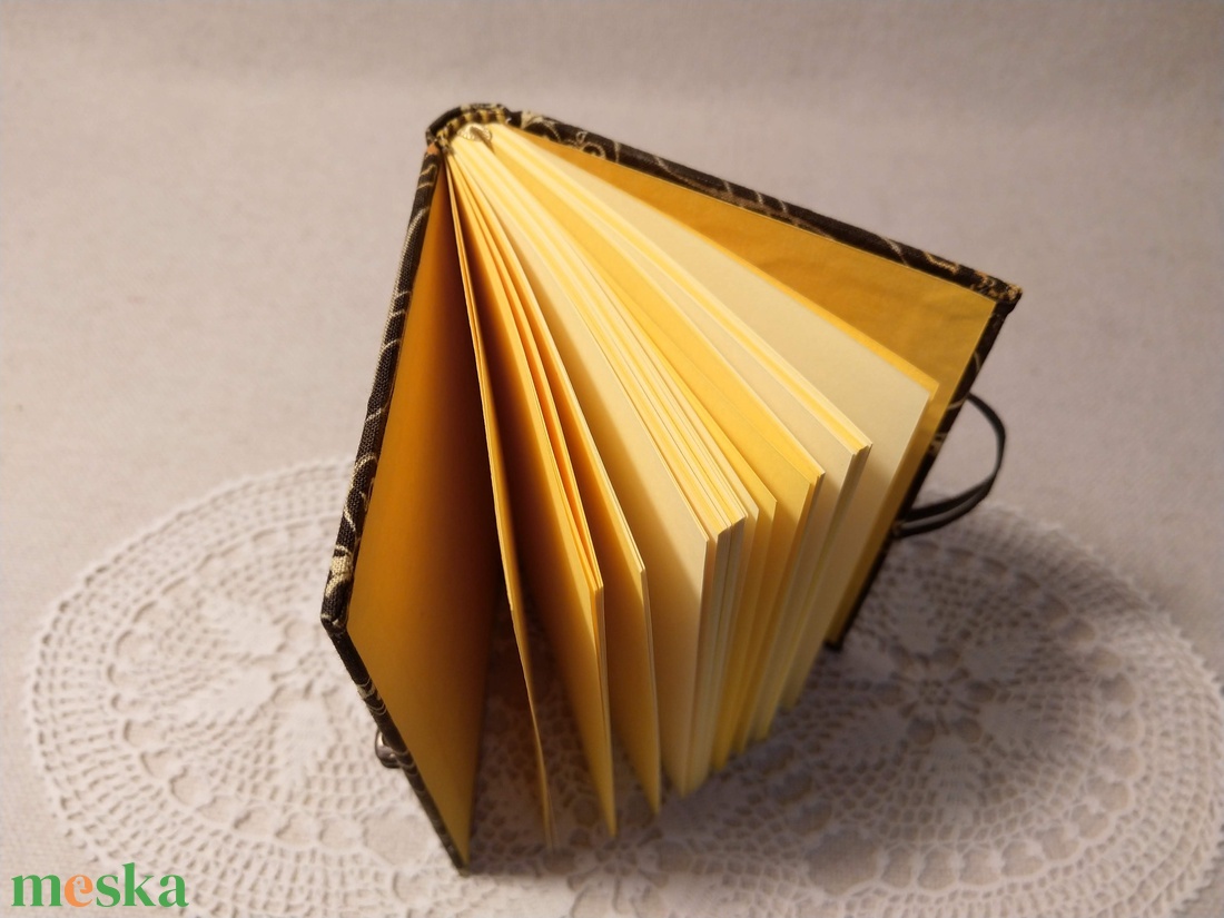 A/6 Barna mintás, kampós notesz - otthon & életmód - papír, írószer - jegyzetfüzet & napló - Meska.hu A/6 Barna mintás, kampós notesz - otthon & életmód - papír, írószer - jegyzetfüzet & napló - Meska.hu