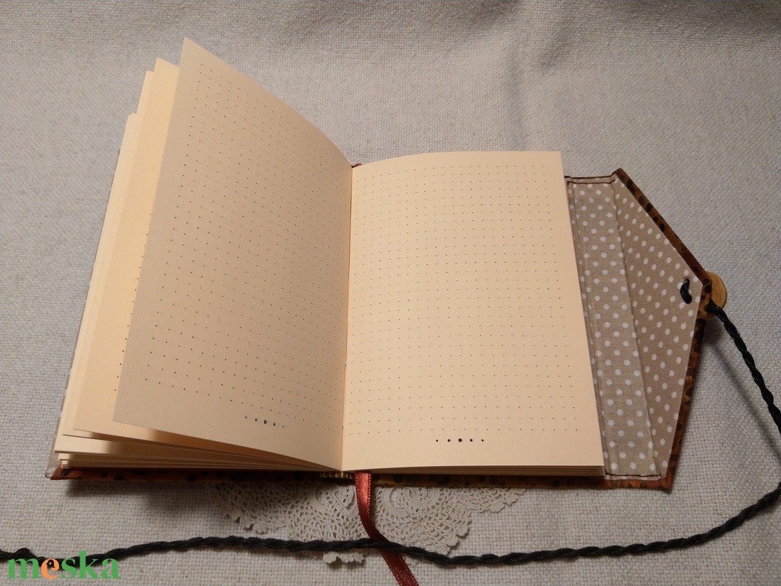 A/6Rozsda színű pöttyös, gombos-zsebes, ponthálós notesz - otthon & lakás - papír írószer - jegyzetfüzet & napló - Meska.hu