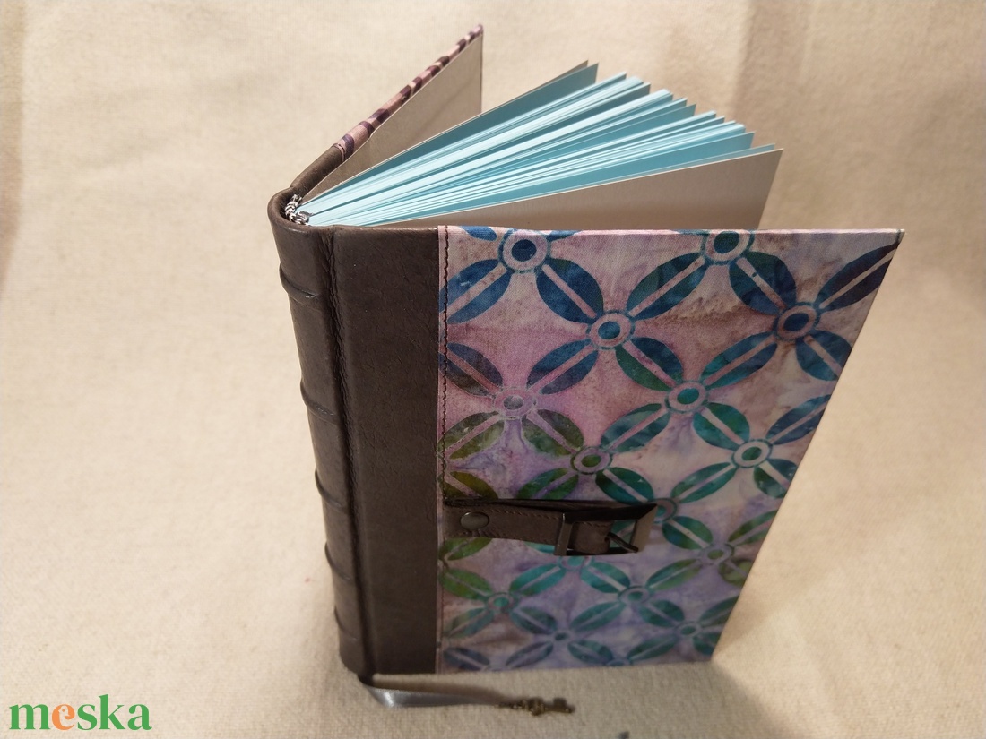 A/5 Kék, bőr/textil kötésű, csatos, vonalas napló - otthon & életmód - papír, írószer - jegyzetfüzet & napló - Meska.hu