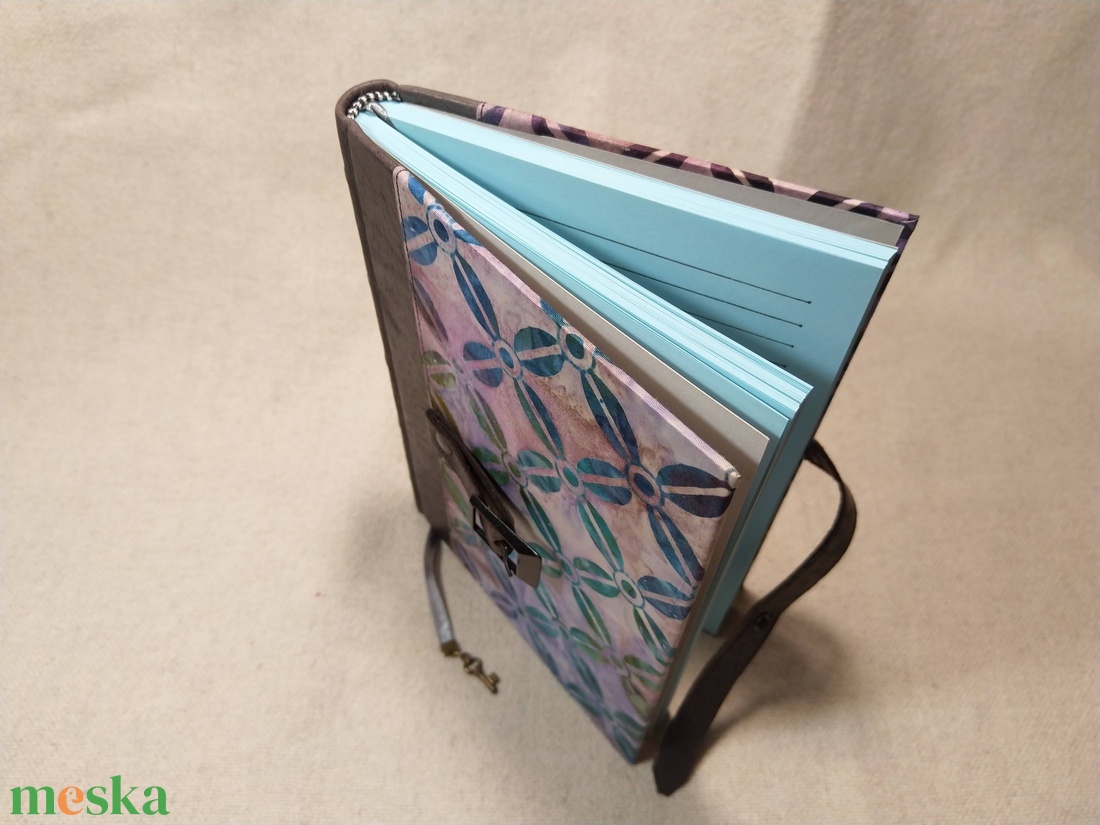 A/5 Kék, bőr/textil kötésű, csatos, vonalas napló - otthon & életmód - papír, írószer - jegyzetfüzet & napló - Meska.hu