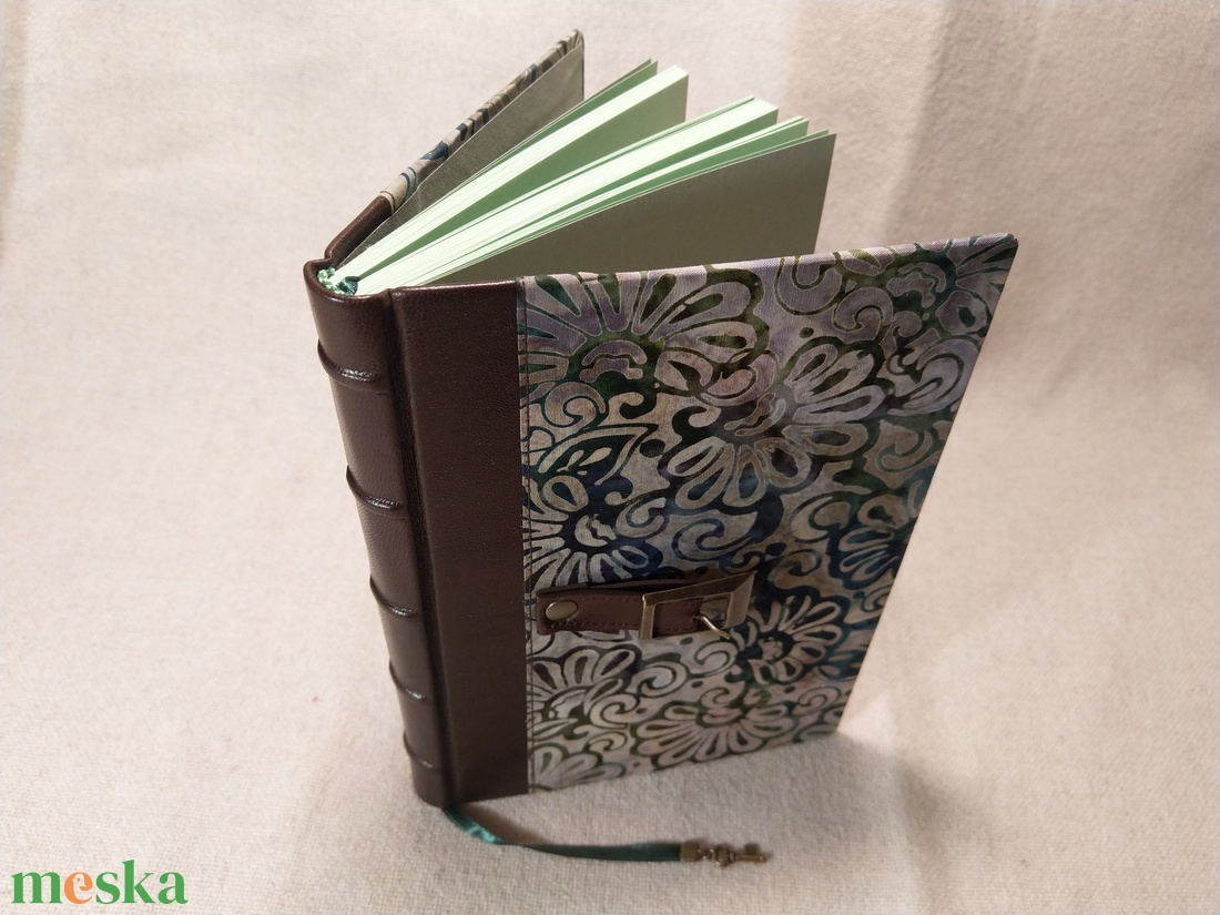 A/5 Zöld, bőr/textil kötésű, csatos, vonalas napló - otthon & életmód - papír, írószer - jegyzetfüzet & napló - Meska.hu