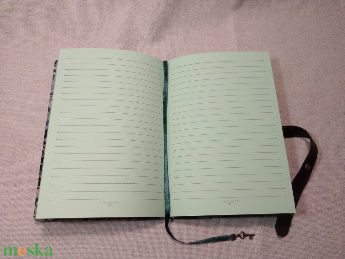 A/5 Zöld, bőr/textil kötésű, csatos, vonalas napló - otthon & életmód - papír, írószer - jegyzetfüzet & napló - Meska.hu
