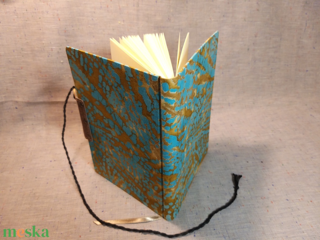 A/5 2026 Határidőnapló bőrpántos-gombos - otthon & életmód - papír, írószer - naptár & tervező - Meska.hu