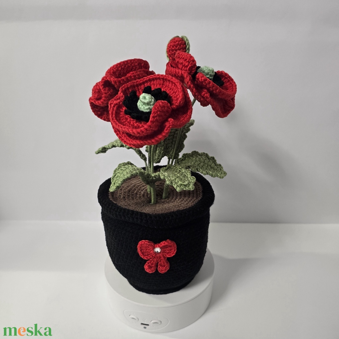 Horgolt cserepes pipacs - otthon & életmód - virágdekoráció - virágdíszek - virágdísz kaspóban - Meska.hu