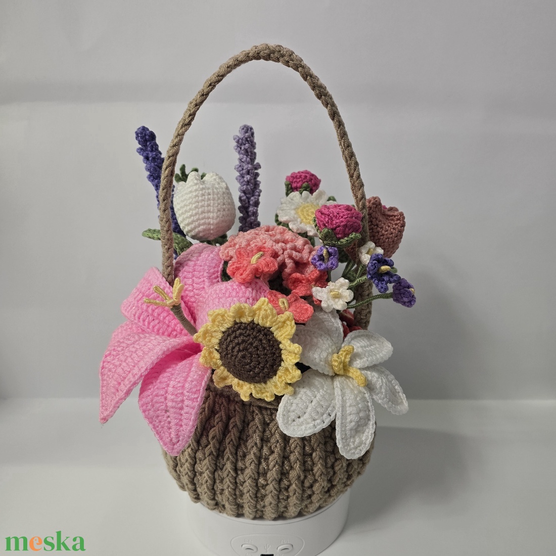 Horgolt tavaszi virágkosár - otthon & életmód - virágdekoráció - virágdíszek - asztali virágdísz - Meska.hu