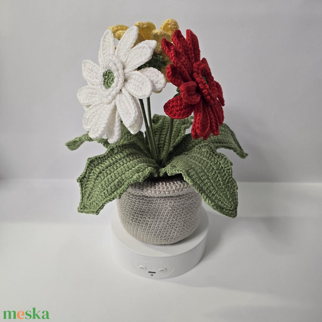 Horgolt kaspós gerbera - otthon & életmód - virágdekoráció - virágdíszek - asztali virágdísz - Meska.hu
