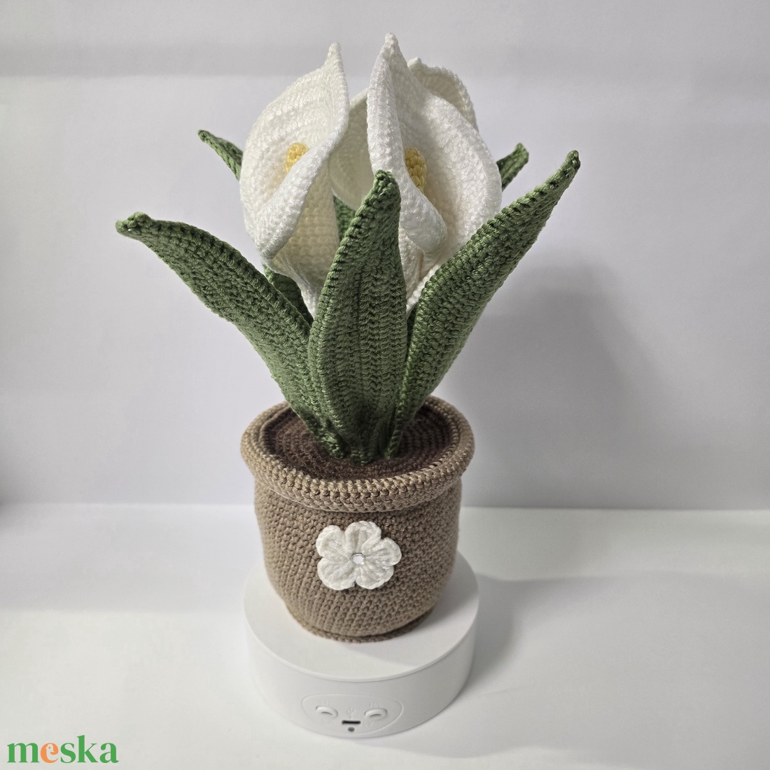 Horgolt kála kaspóban - otthon & életmód - virágdekoráció - virágdíszek - virágdísz kaspóban - Meska.hu