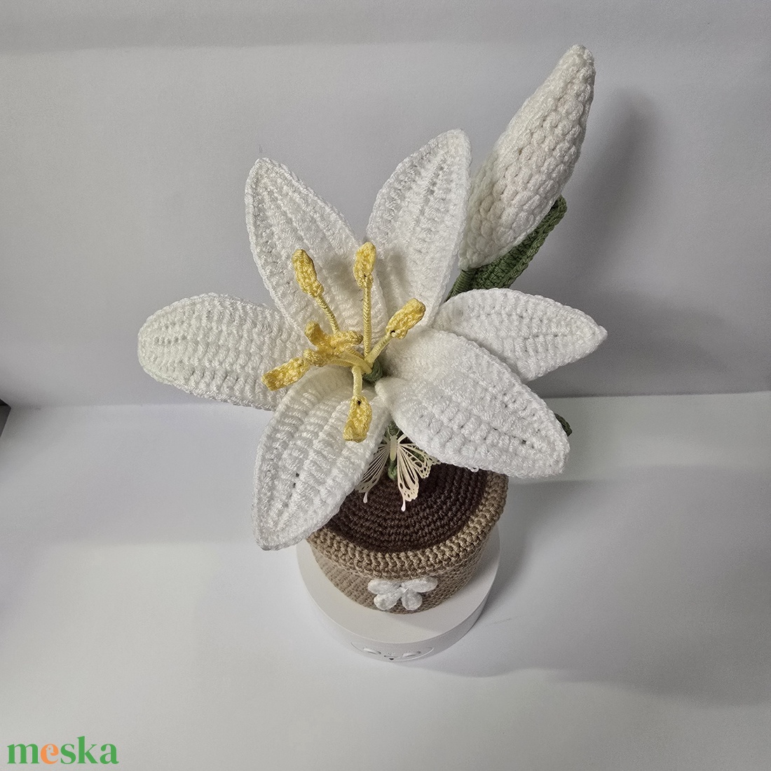 Horgolt liliom kaspóban - otthon & életmód - virágdekoráció - virágdíszek - virágdísz kaspóban - Meska.hu