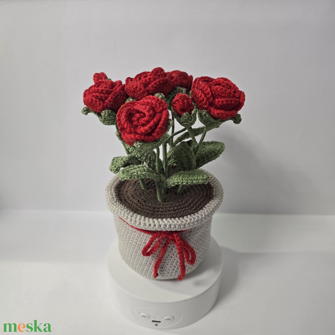Horgolt rózsa kaspóban - otthon & életmód - virágdekoráció - virágdíszek - virágdísz kaspóban - Meska.hu