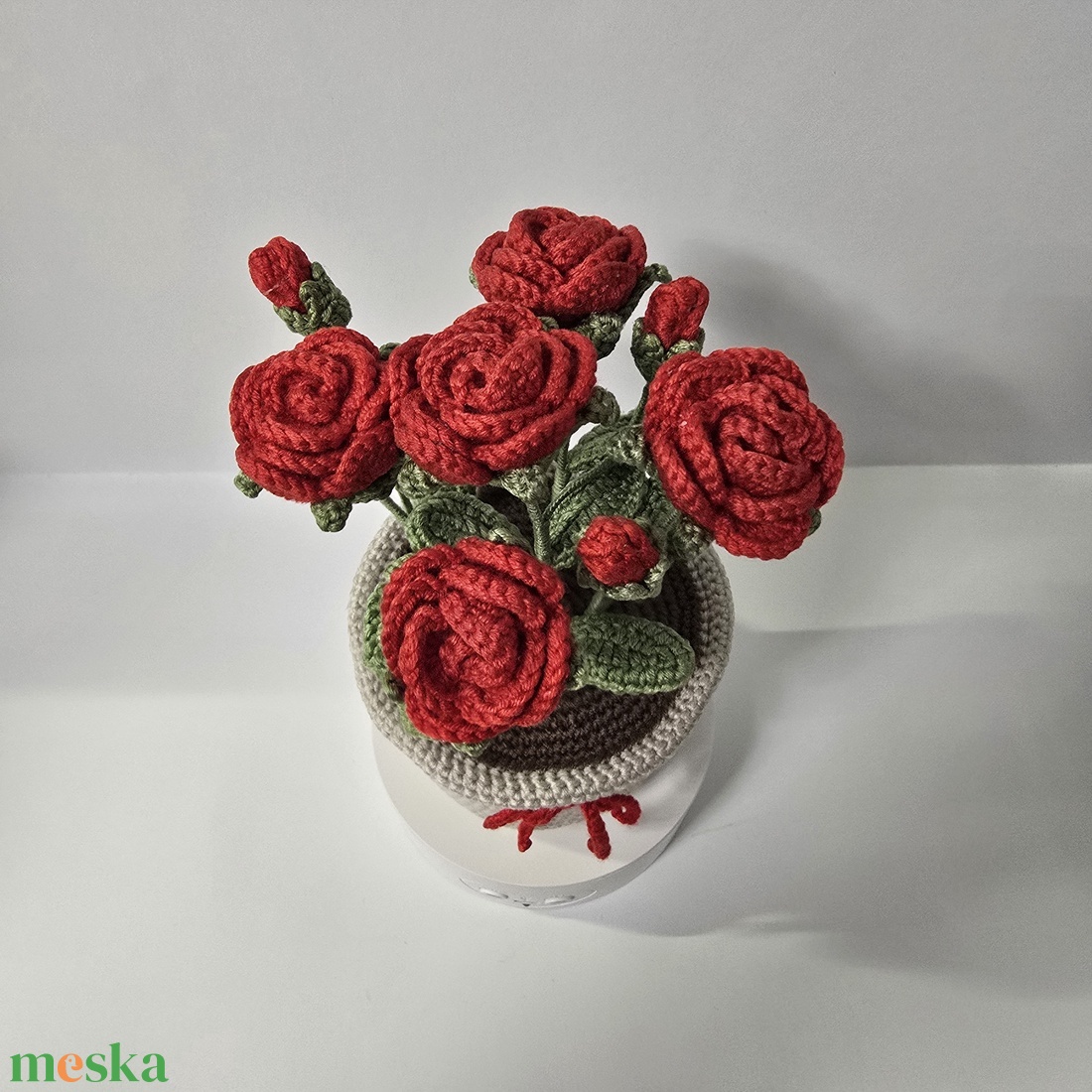 Horgolt rózsa kaspóban - otthon & életmód - virágdekoráció - virágdíszek - virágdísz kaspóban - Meska.hu