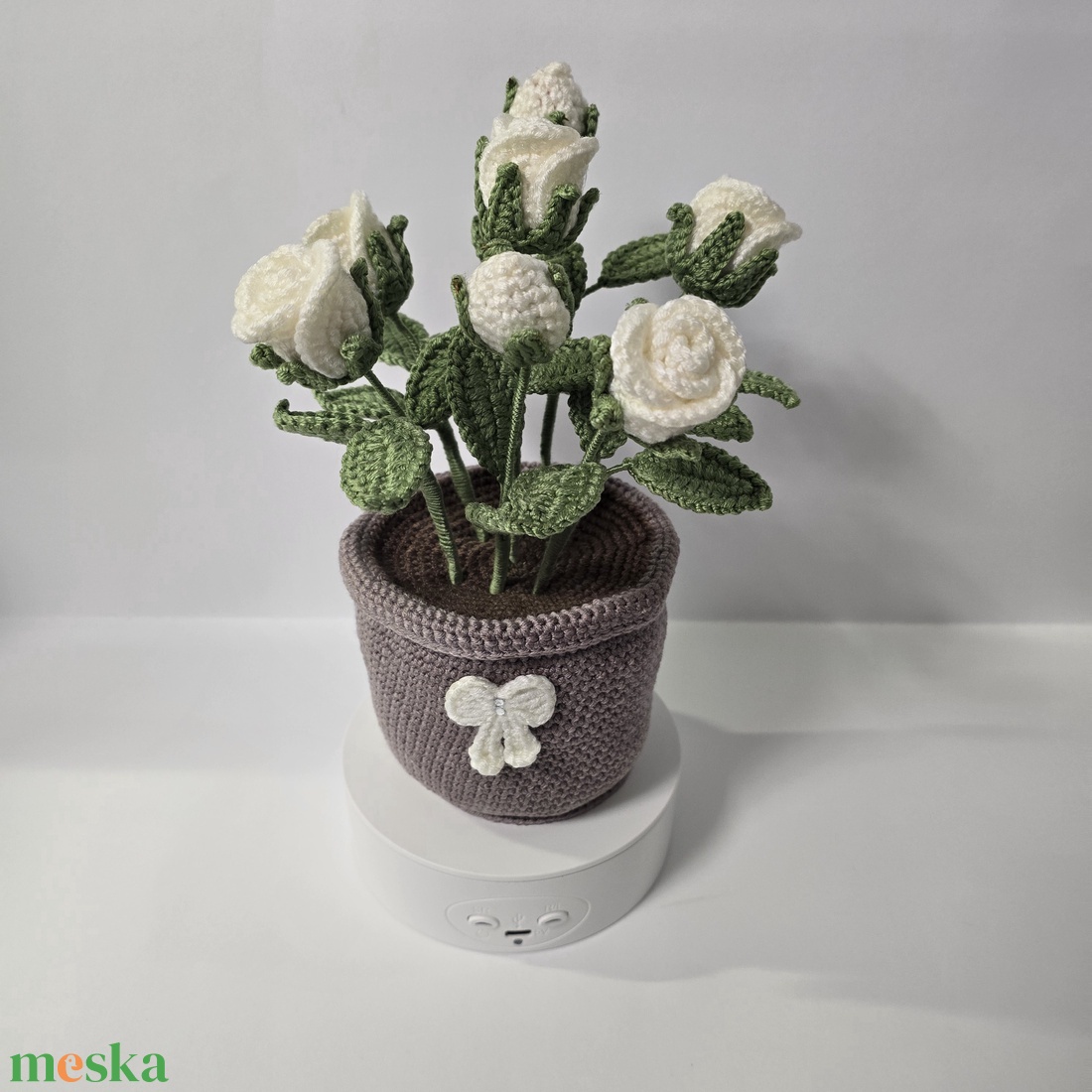 Horgolt szirmos rózsa kaspóban - otthon & életmód - virágdekoráció - virágdíszek - virágdísz kaspóban - Meska.hu