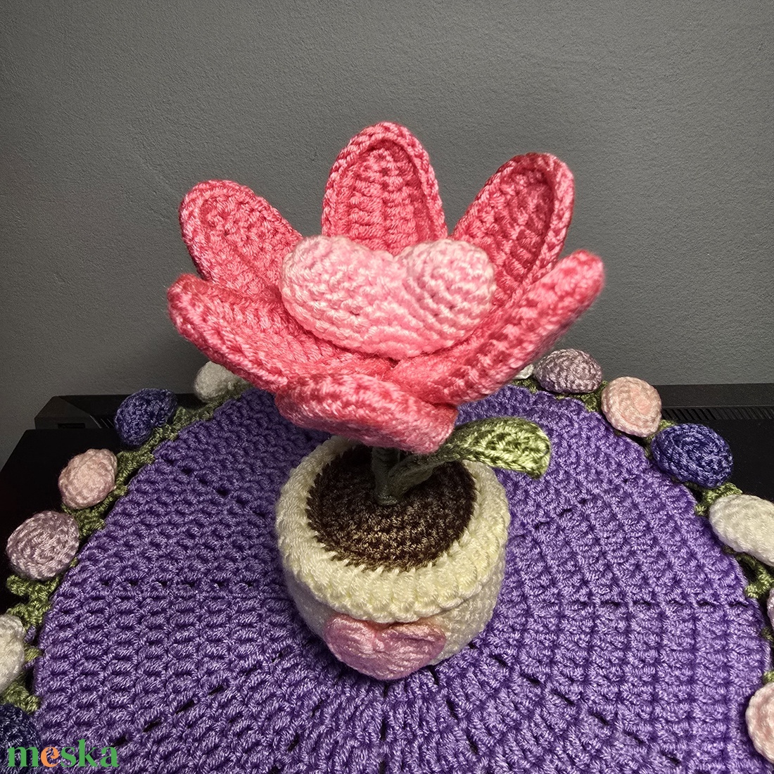 Horgolt tulipán szív középpel - otthon & életmód - virágdekoráció - virágdíszek - virágdísz kaspóban - Meska.hu