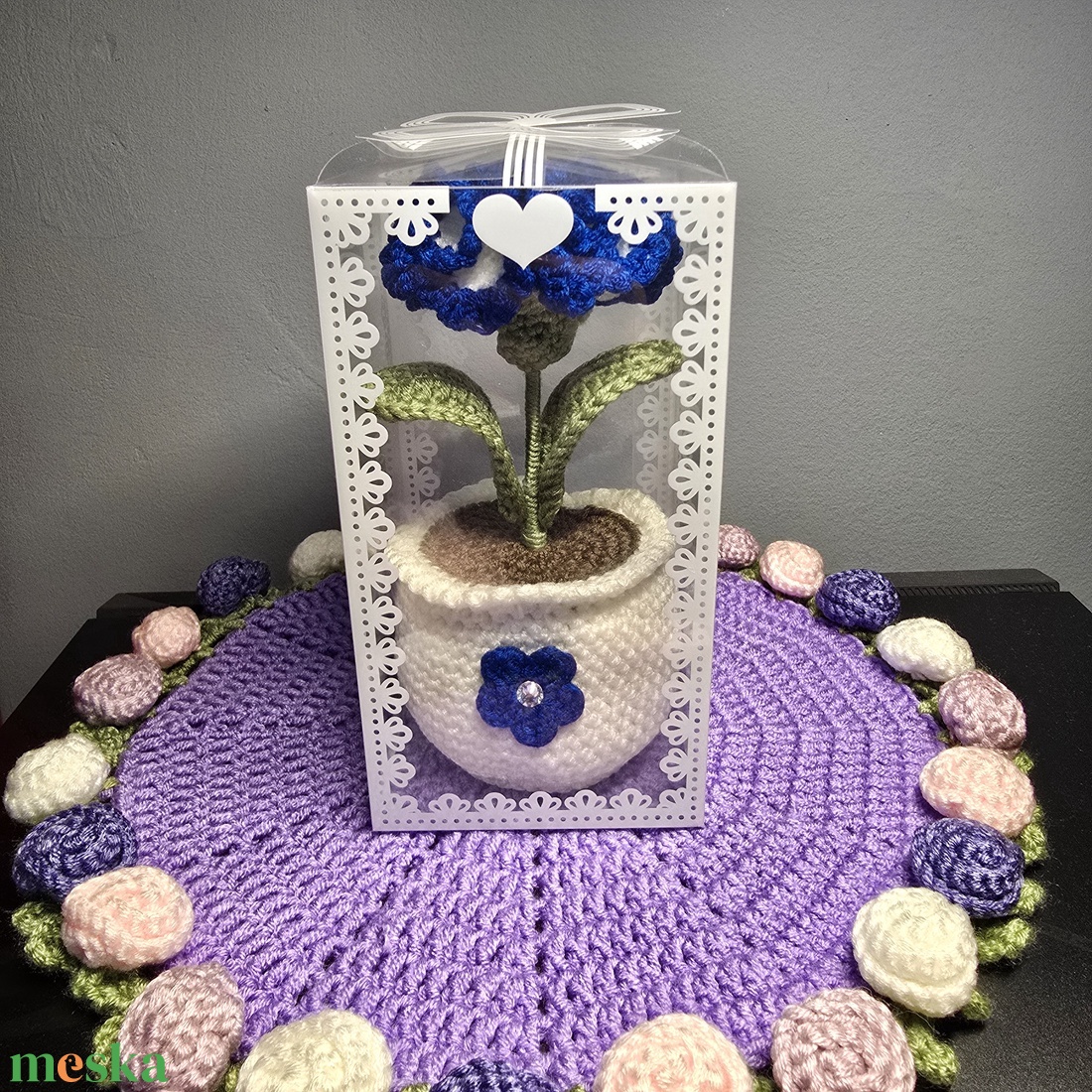 Horgolt szegfű - otthon & életmód - virágdekoráció - virágdíszek - virágdísz kaspóban - Meska.hu