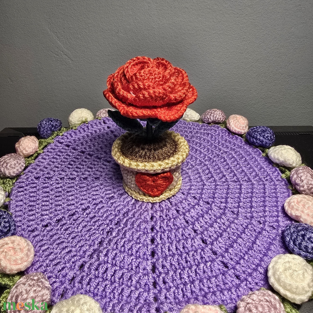 Horgolt mini rózsa kaspóban - otthon & életmód - virágdekoráció - virágdíszek - virágdísz kaspóban - Meska.hu