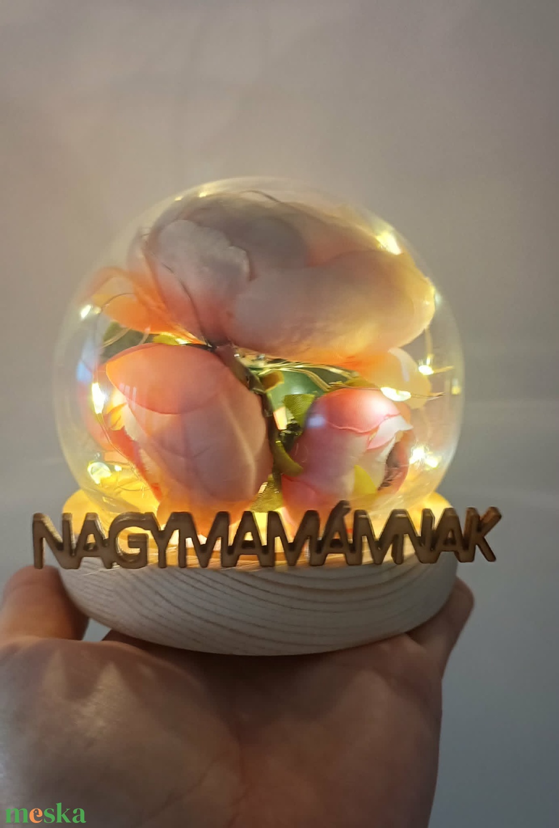 Nagyszülő, nagymama köszöntő üvegbúra fatalppal, LED világítással - esküvő - emlék & ajándék - köszönőajándék - Meska.hu