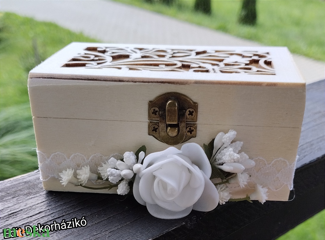 Gyűrűtartó kis fadoboz  - esküvő - kiegészítők - gyűrűtartó & gyűrűpárna - Meska.hu