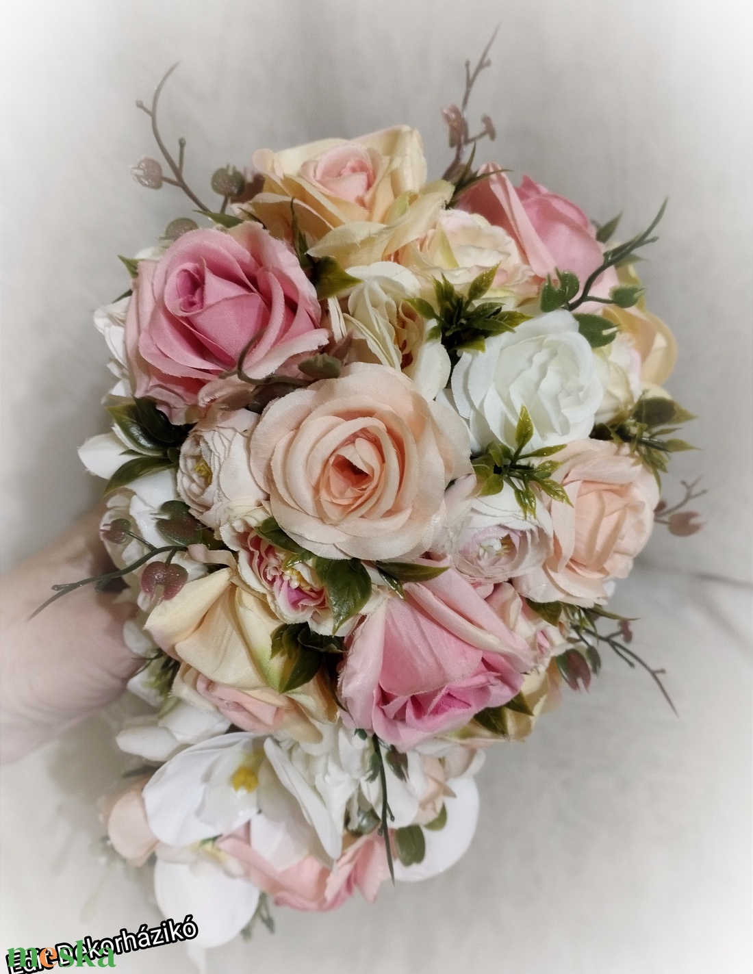 Csepp alakú rózsaszín-fehér-barack virágos menyasszonyi csokor  - esküvő - menyasszonyi- és dobócsokor - Meska.hu