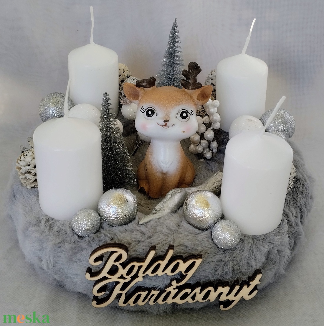 Ezüst szőrmés adventi koszorú cuki szarvassal - karácsony - adventi díszek - adventi koszorú - Meska.hu Ezüst szőrmés adventi koszorú cuki szarvassal - karácsony - adventi díszek - adventi koszorú - Meska.hu