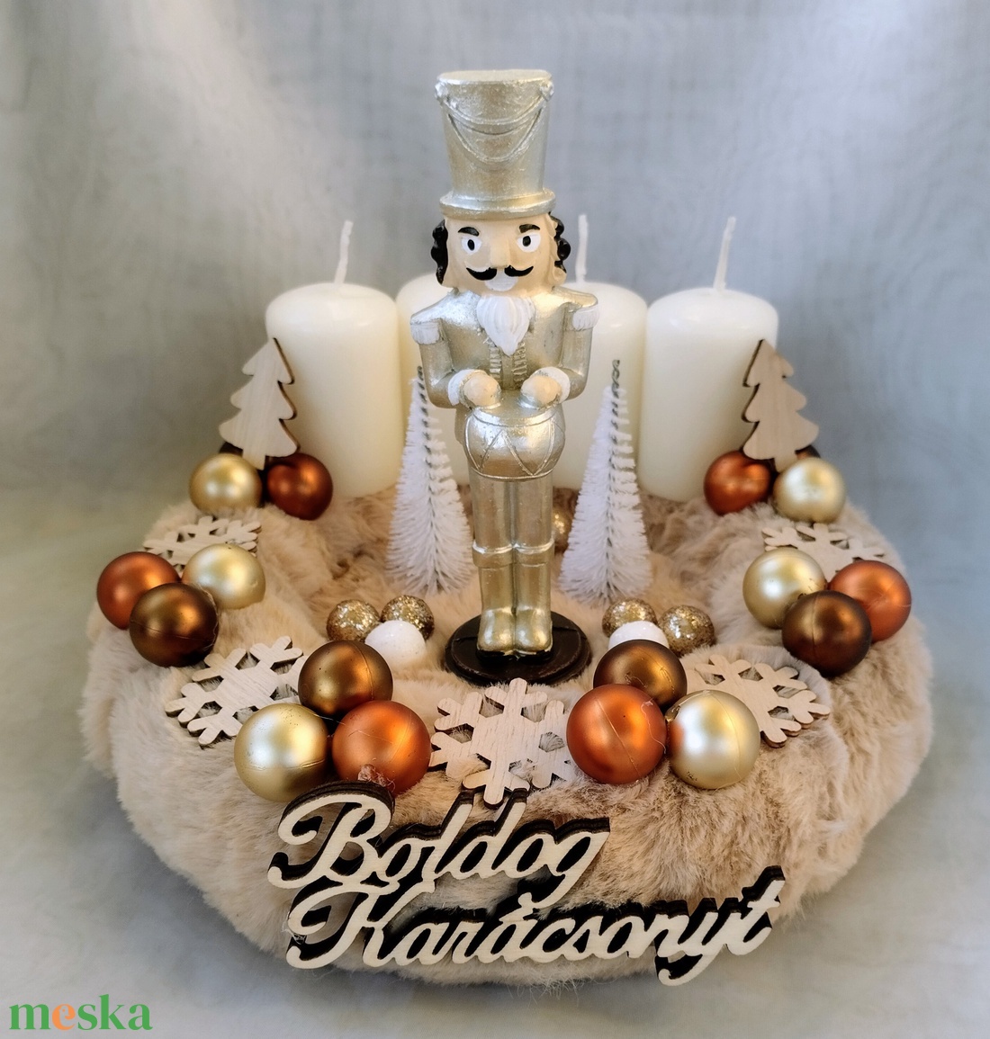 Szőrmés diótörő figurás adventi koszorú - karácsony - adventi díszek - adventi koszorú - Meska.hu Szőrmés diótörő figurás adventi koszorú - karácsony - adventi díszek - adventi koszorú - Meska.hu