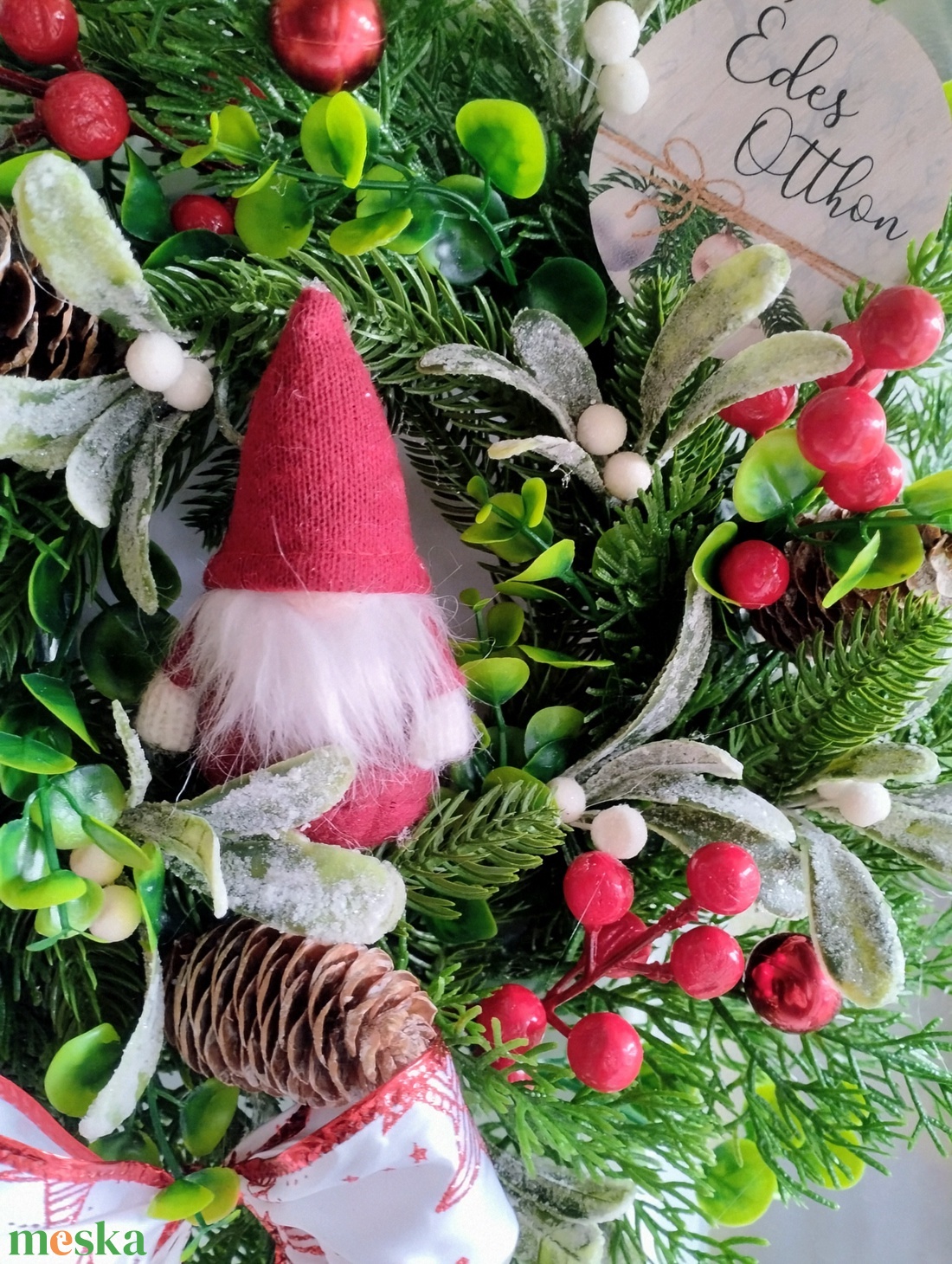 Manós karácsonyi ajtódísz műfenyő alapon - karácsony - karácsonyi lakásdekoráció - karácsonyi ajtódíszek - Meska.hu