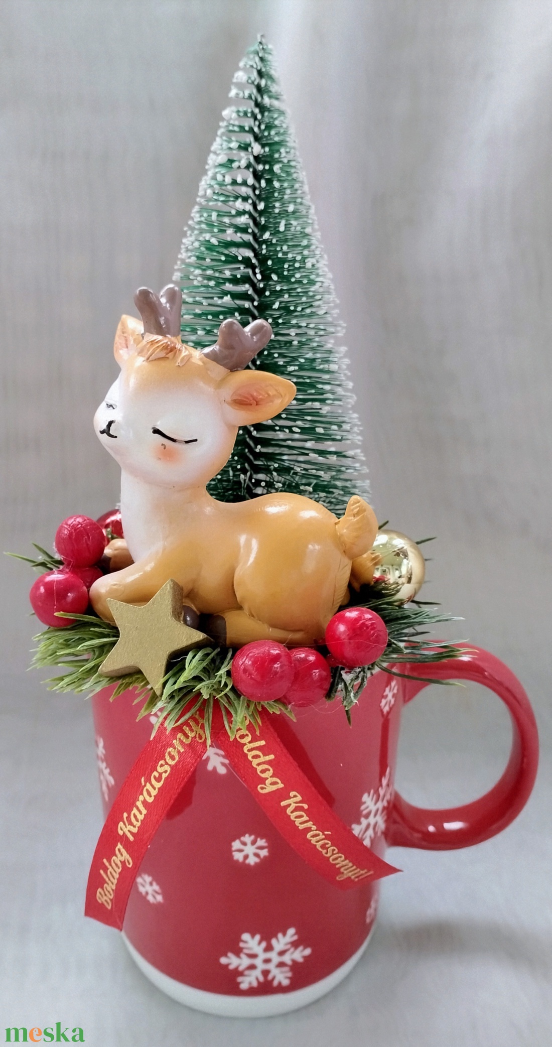 Karácsonyi bögrés dísz álmodozó szarvassal - karácsony - adventi díszek - adventi asztaldísz - Meska.hu