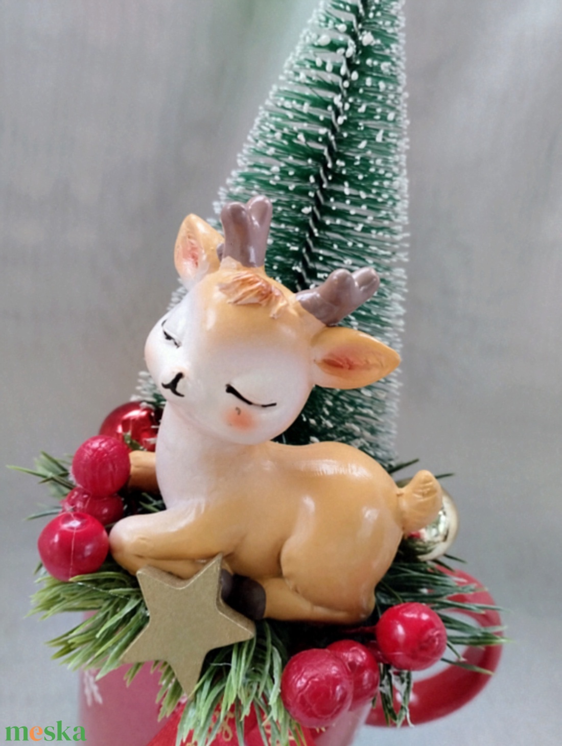 Karácsonyi bögrés dísz álmodozó szarvassal - karácsony - adventi díszek - adventi asztaldísz - Meska.hu