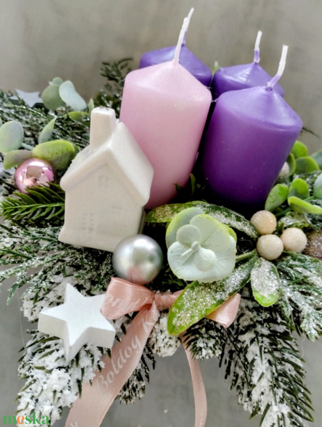 Ezüst-rózsaszín adventi aztaldísz kerámia templommal - karácsony - adventi díszek - adventi asztaldísz - Meska.hu