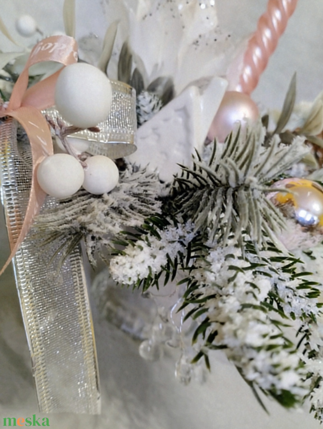 Ezüstös -rózsaszín karácsonyi adztaldísz csavart gyertyával - karácsony - adventi díszek - adventi asztaldísz - Meska.hu