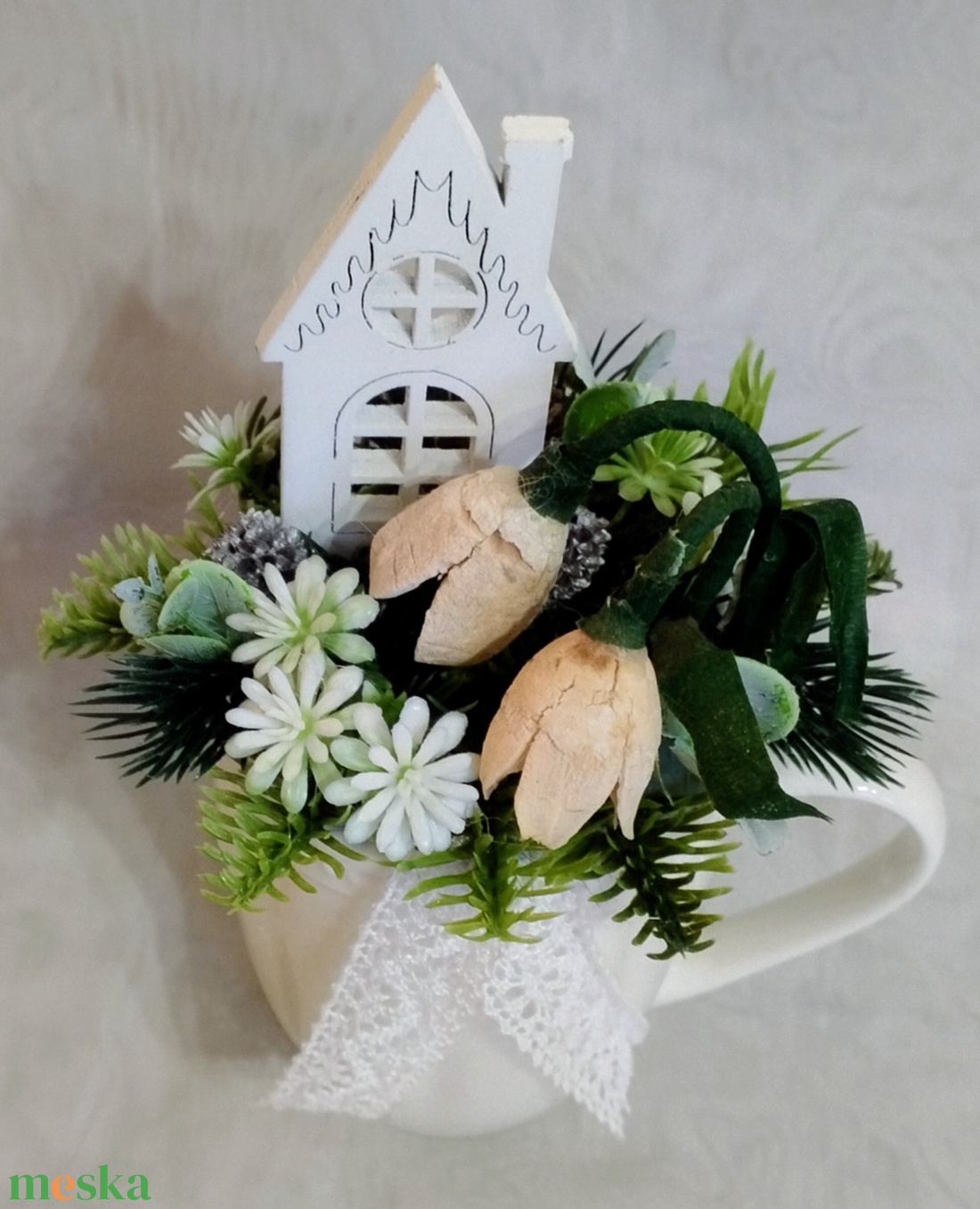 Téli bögrés dísz saját készítésű hóvirágokkal - otthon & életmód - dekoráció - asztal és polc dekoráció - asztaldísz - Meska.hu