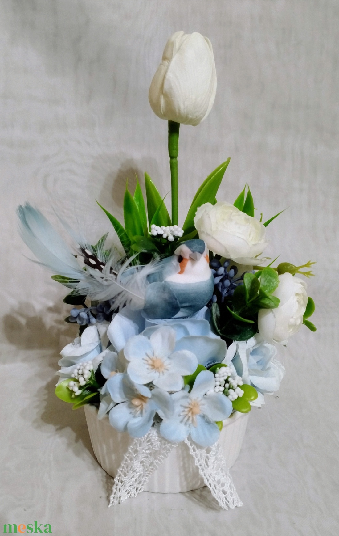 Fehér-halvány kék virágos madárkás dísz - otthon & életmód - dekoráció - virágdísz és tartó - virágdíszek - asztali virágdísz - Meska.hu