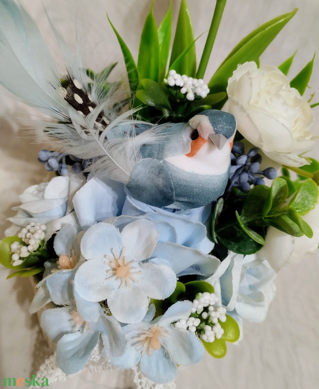 Fehér-halvány kék virágos madárkás dísz - otthon & életmód - dekoráció - virágdísz és tartó - virágdíszek - asztali virágdísz - Meska.hu