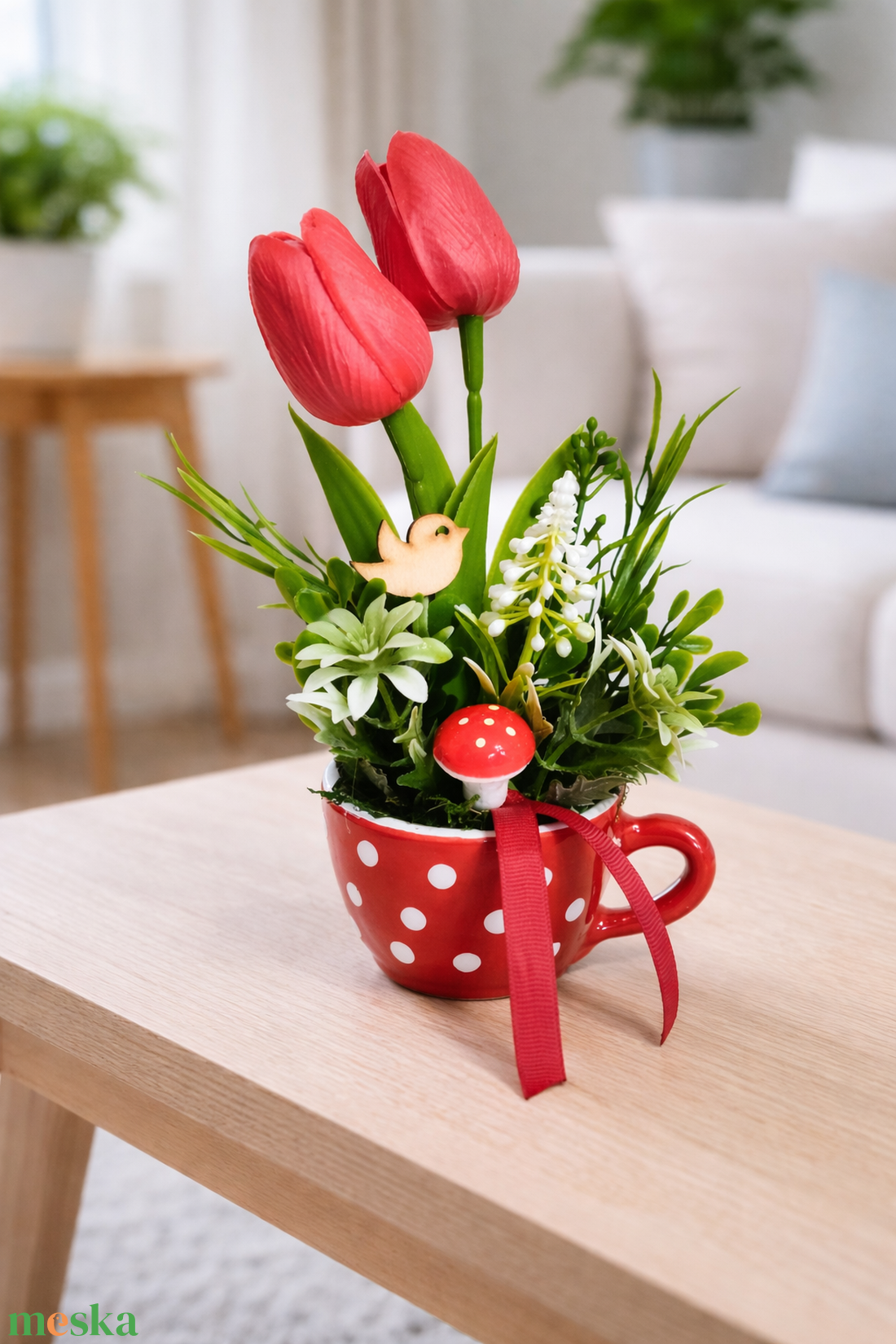 Tavaszi asutaldísz piros pöttyös csészében - otthon & életmód - dekoráció - asztal és polc dekoráció - asztaldísz - Meska.hu