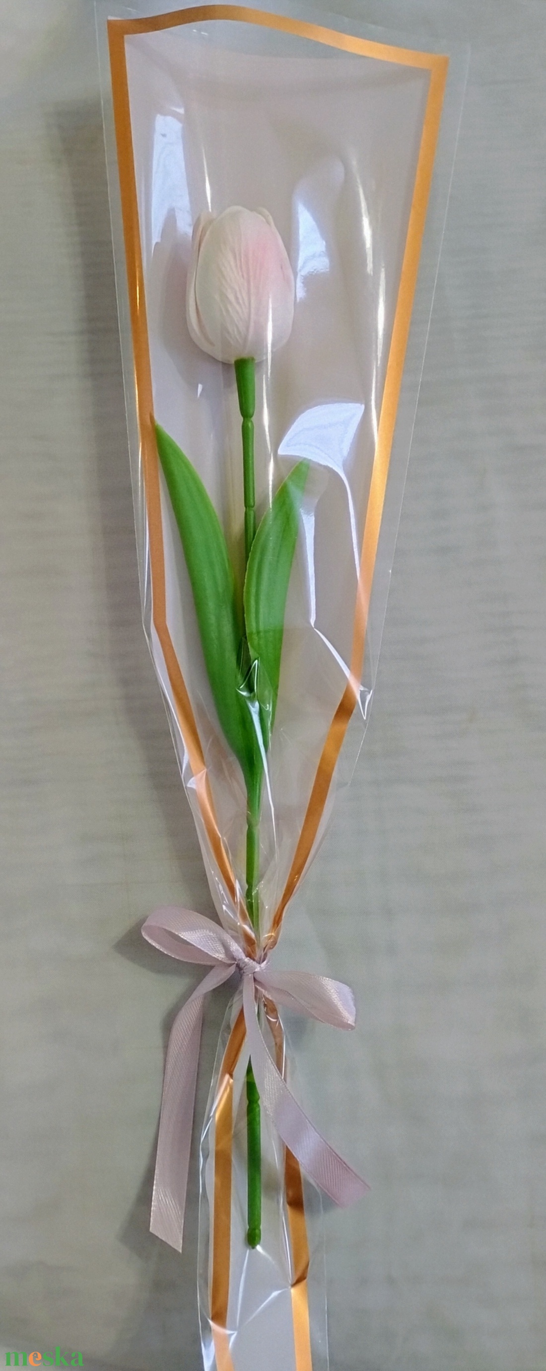 Nőnapi csomagolt élethű tulipán - otthon & életmód - dekoráció - asztal és polc dekoráció - asztaldísz - Meska.hu