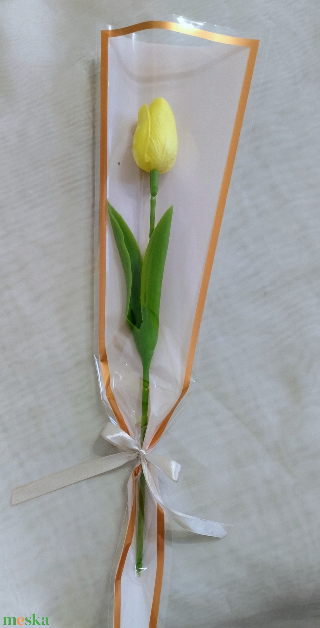 Nőnapi csomagolt élethű tulipán - otthon & életmód - dekoráció - asztal és polc dekoráció - asztaldísz - Meska.hu