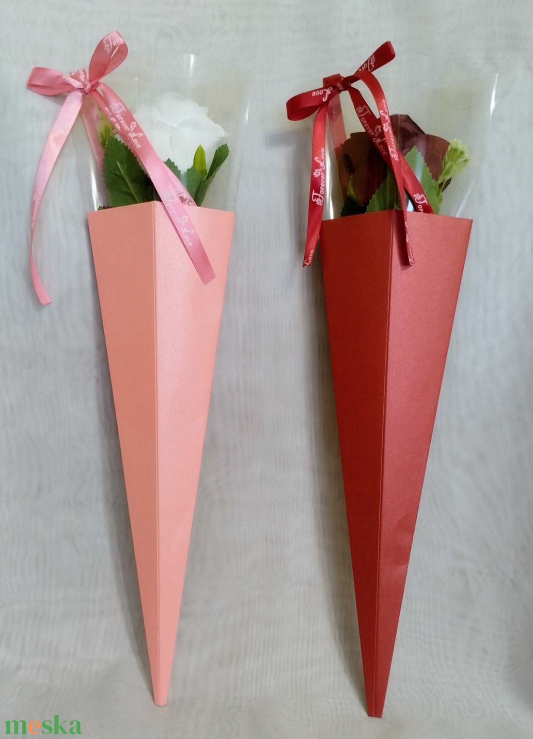 Nőnapi papír tasakos örök rózsa - otthon & életmód - dekoráció - asztal és polc dekoráció - asztaldísz - Meska.hu