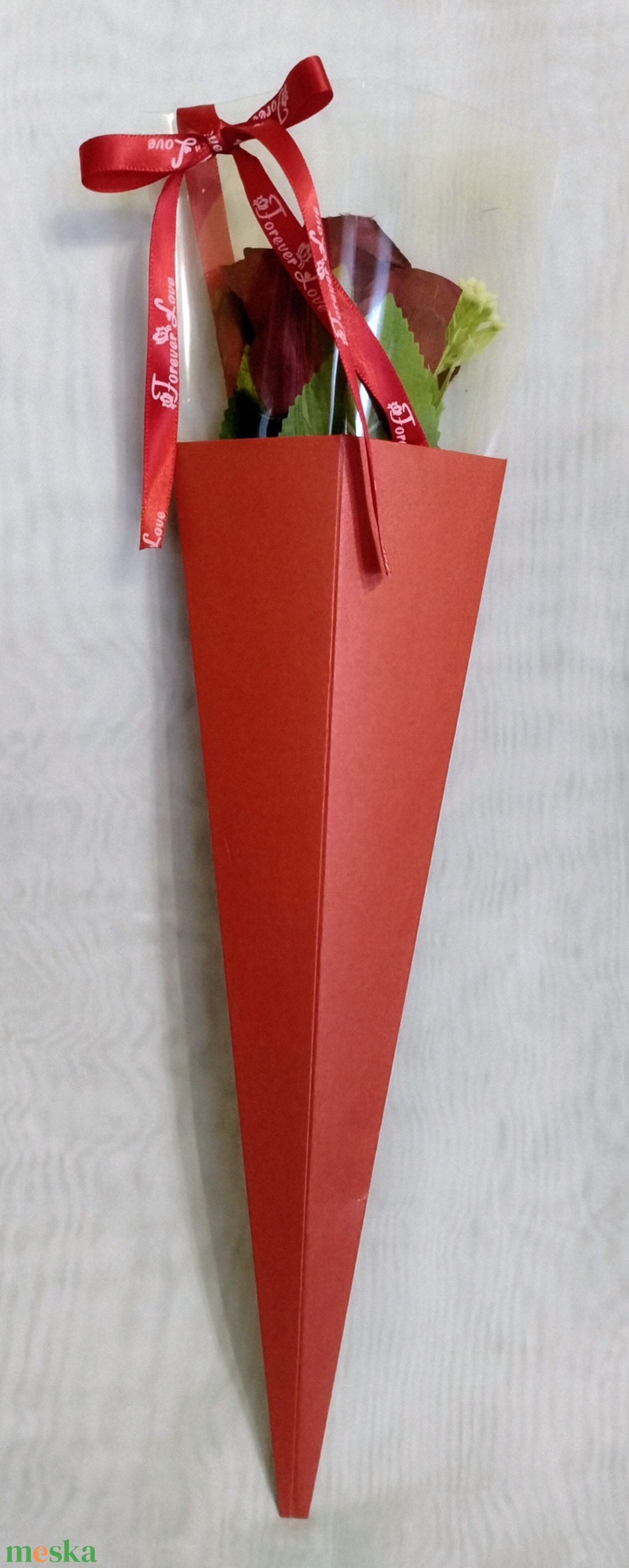 Nőnapi papír tasakos örök rózsa - otthon & életmód - dekoráció - asztal és polc dekoráció - asztaldísz - Meska.hu