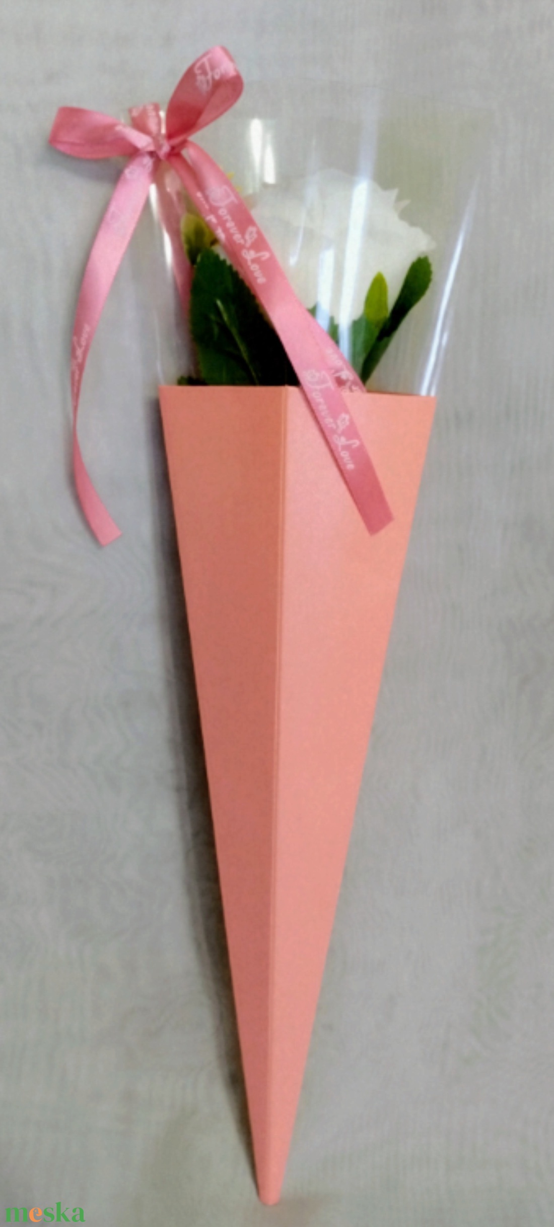 Nőnapi papír tasakos örök rózsa - otthon & életmód - dekoráció - asztal és polc dekoráció - asztaldísz - Meska.hu