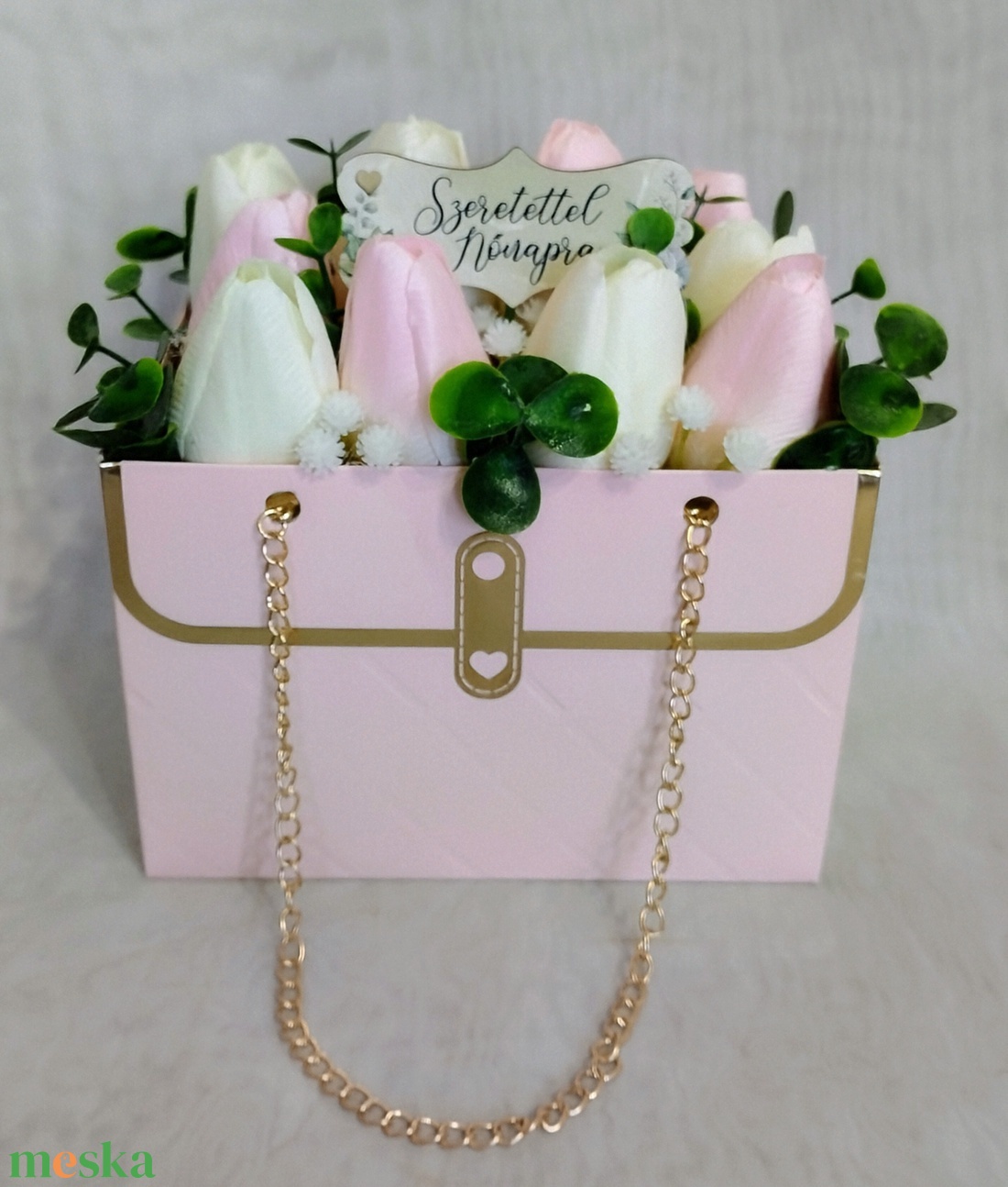 Tulipános táskadísz nőnapra - otthon & életmód - virágdekoráció - virágok - virágbox - Meska.hu