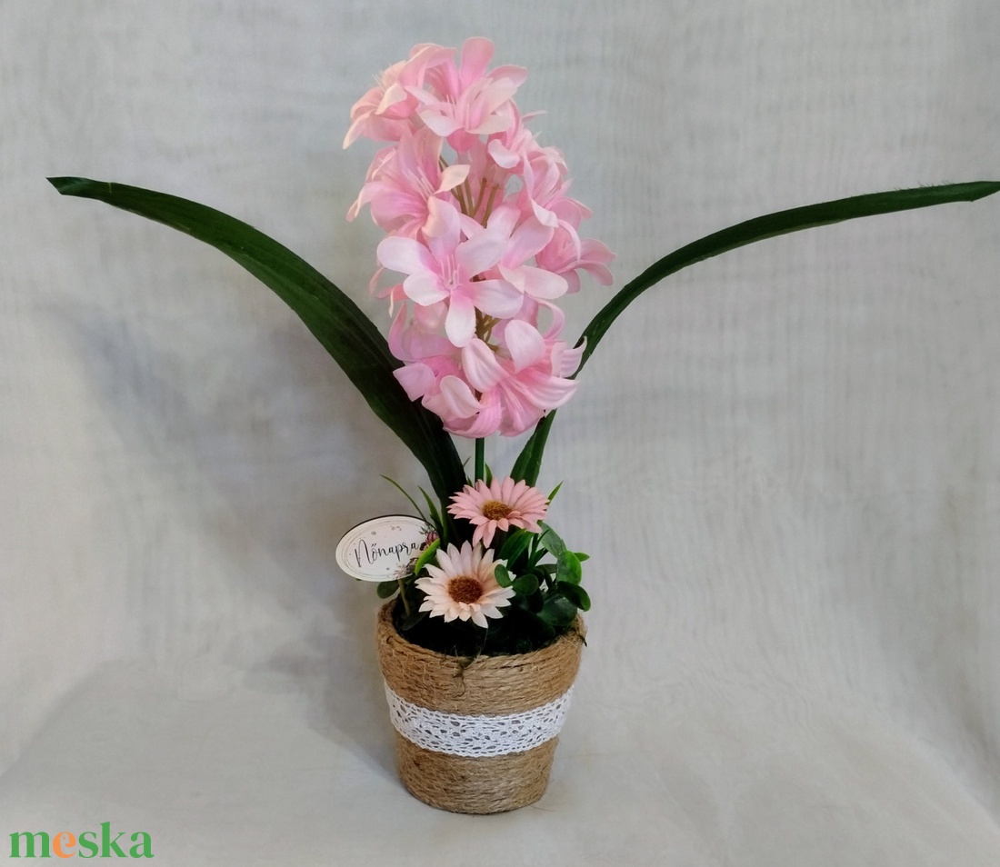 Tavaszi asztaldísz rózsaszín jácinttal - otthon & életmód - virágdekoráció - virágdíszek - virágdísz kaspóban - Meska.hu