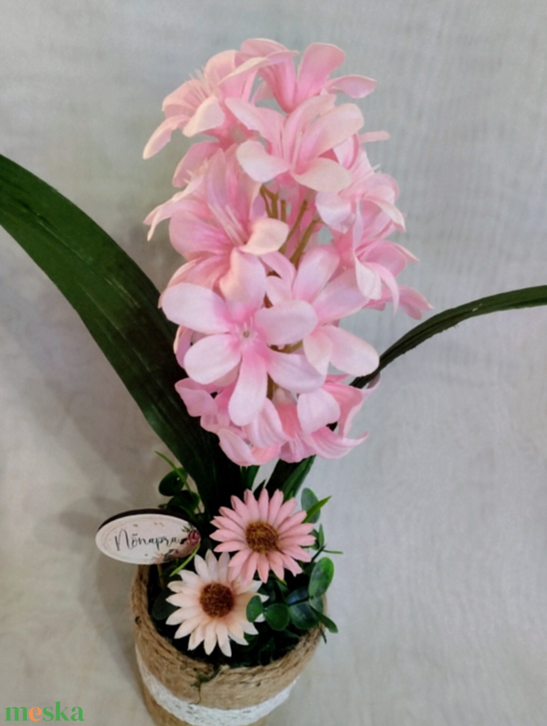 Tavaszi asztaldísz rózsaszín jácinttal - otthon & életmód - virágdekoráció - virágdíszek - virágdísz kaspóban - Meska.hu