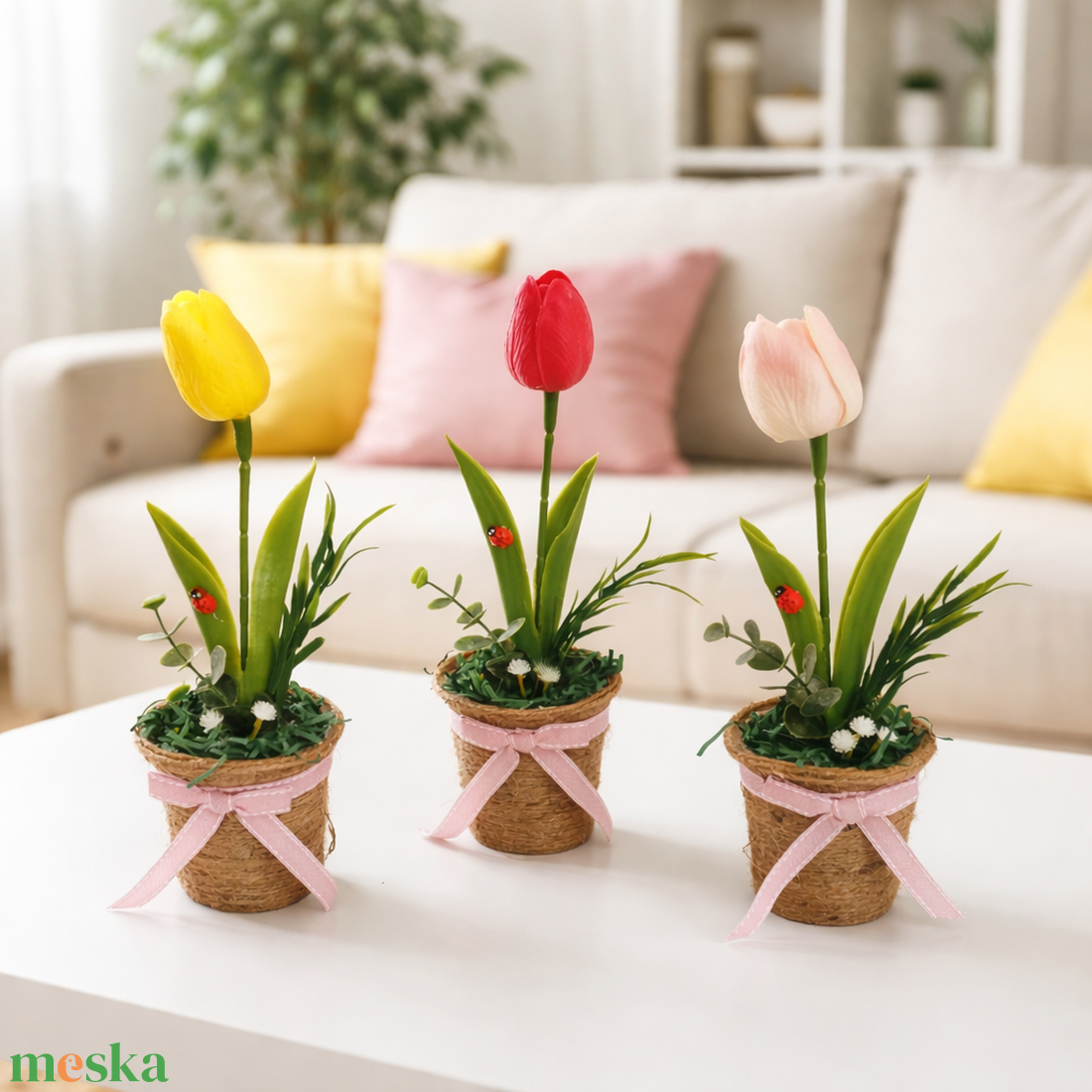 Élethű tulipános dísz saját készítésű kaspóban  - otthon & életmód - virágdekoráció - virágdíszek - virágdísz kaspóban - Meska.hu