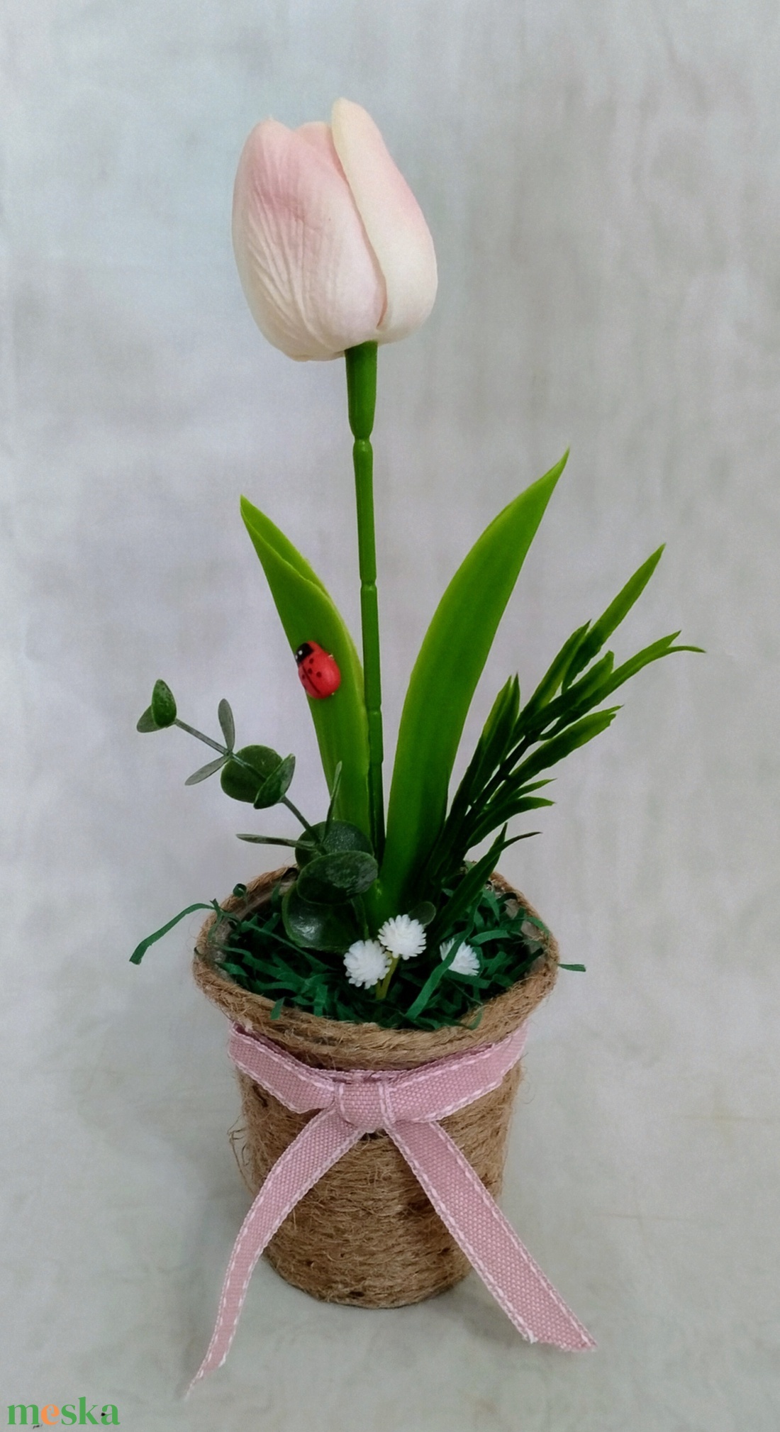 Élethű tulipános dísz saját készítésű kaspóban  - otthon & életmód - virágdekoráció - virágdíszek - virágdísz kaspóban - Meska.hu