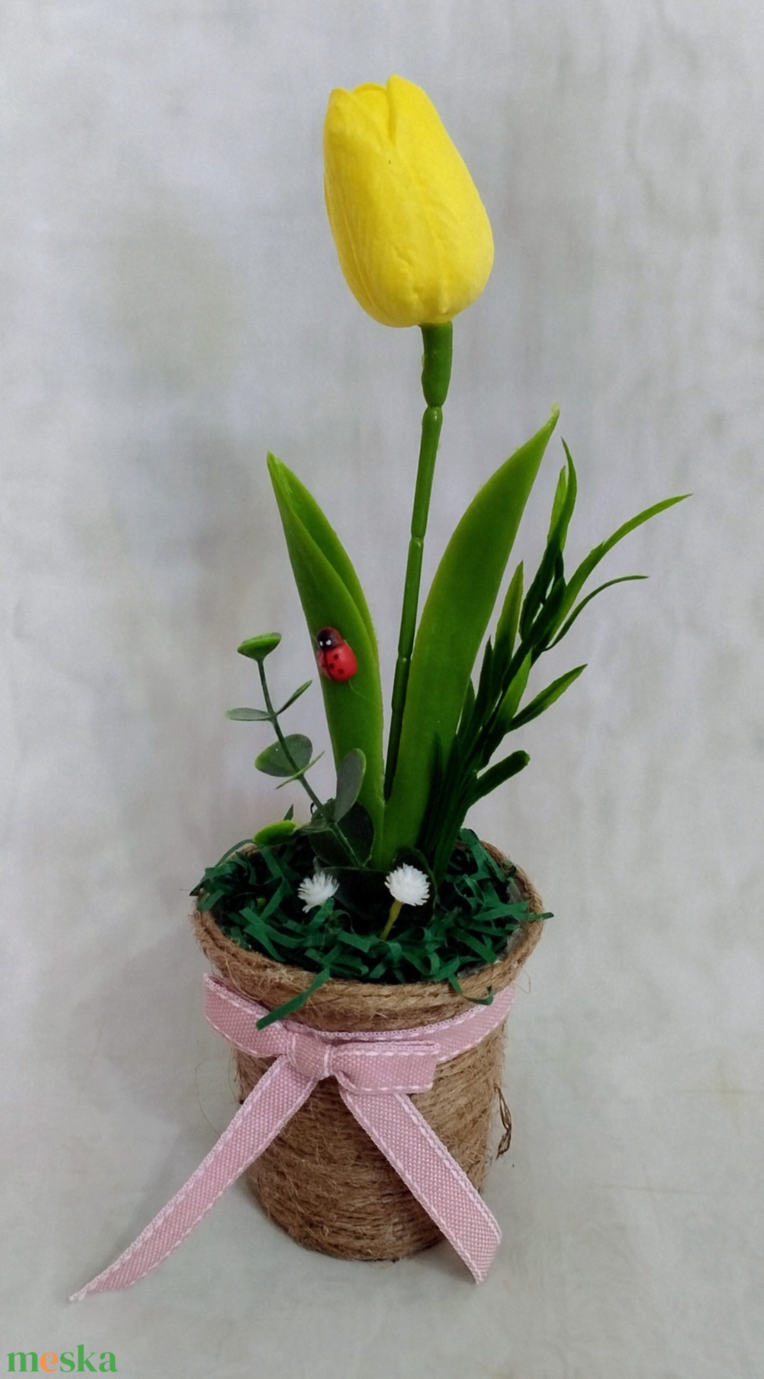 Élethű tulipános dísz saját készítésű kaspóban  - otthon & életmód - virágdekoráció - virágdíszek - virágdísz kaspóban - Meska.hu